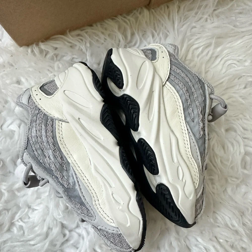 Yeezy boost 700
